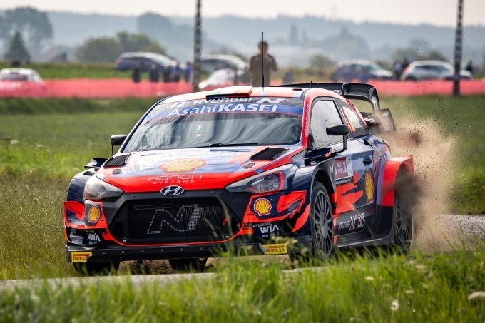 ‘2021 월드랠리챔피언십’ 8차 대회 벨기에 랠리에서 현대자동차 ‘i20 Coupe WRC’ 랠리카가 주행하고 있는 모습