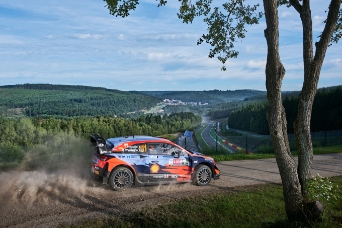 ‘2021 월드랠리챔피언십’ 8차 대회 벨기에 랠리에서 현대자동차 ‘i20 Coupe WRC’ 랠리카가 주행하고 있는 모습
