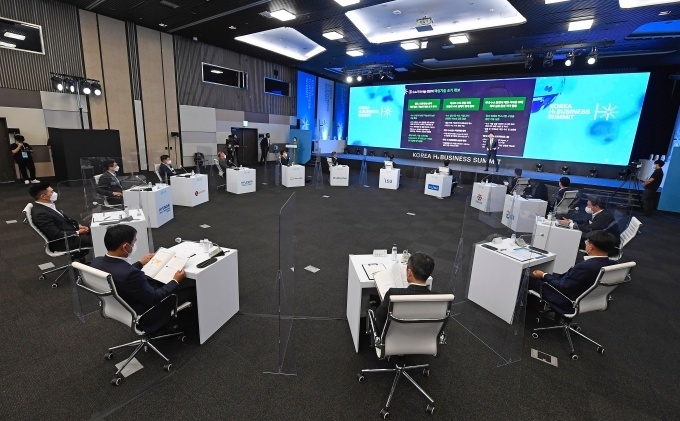 Korea H2 Business Summit 총회가 진행되는 모습.