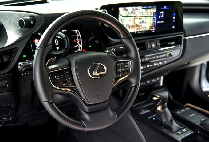New ES 300h