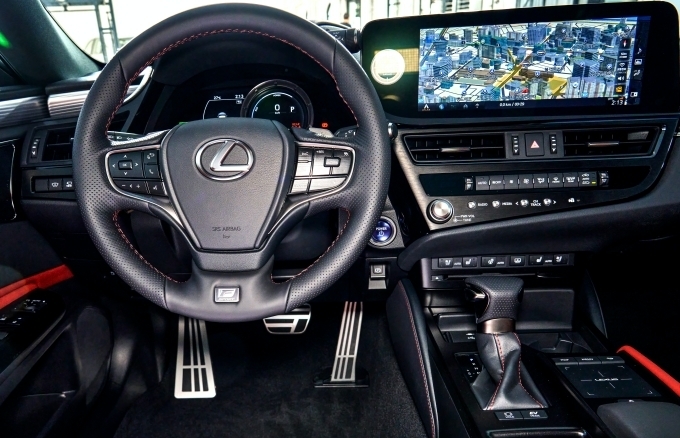 New ES 300h F SPORT