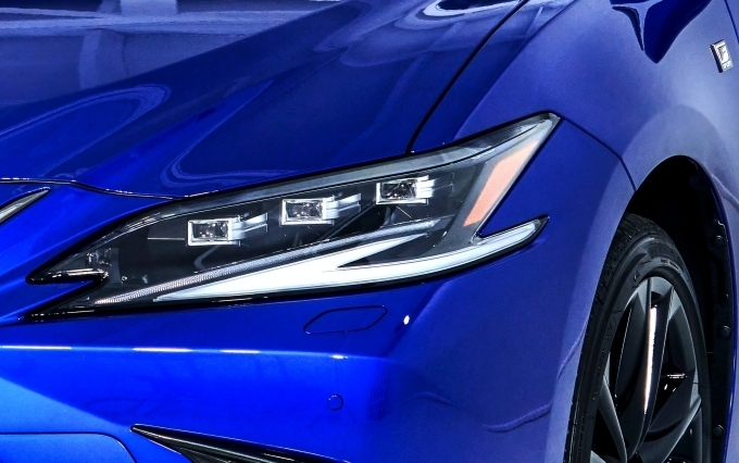 New ES 300h F SPORT