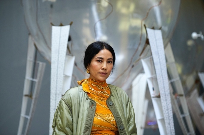 현대 커미션 작가 아니카 이 출처: Hyundai Commission: Anicka Yi: In Love With The World Tate Modern 2021. Photo © Tate (Ben Fisher Photography)