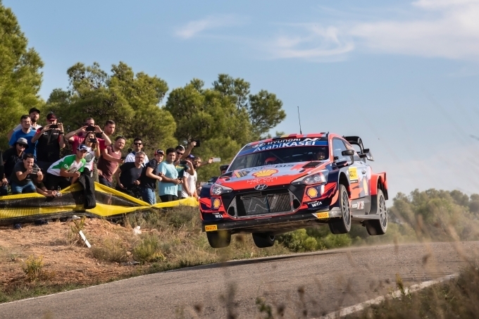 ‘2021 월드랠리챔피언십’ 11차 대회 스페인 랠리에서 현대자동차 ‘i20 Coupe WRC’ 랠리카가 주행하고 있는 모습