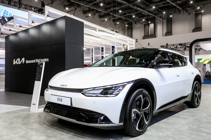 대구 국제 미래자동차 엑스포 기아관에 전시된 EV6