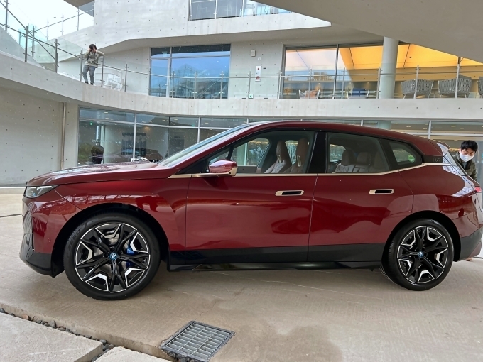 BMW iX