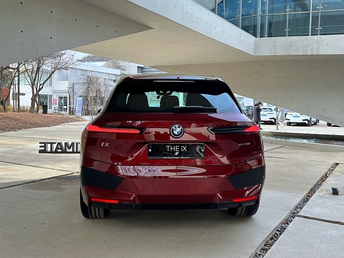 BMW iX