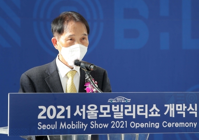 경기도 고양시 킨텍스에서 열린 2021서울모빌리티쇼 개막식에서 이광형 KAIST 총장이 축사를 하고 있다.