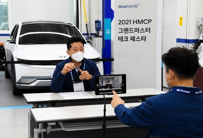 ‘2021 그랜드마스터 테크 페스타’에 참가한 최일호 엔지니어가 구술평가에 임하는 모습