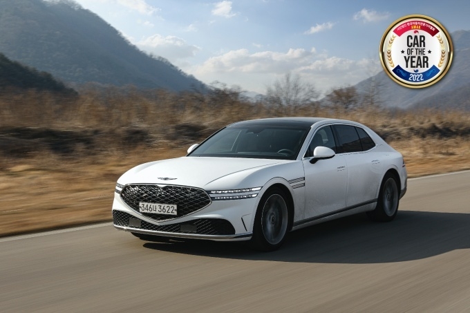 '2022 대한민국 올해의 차(Car of the Year 2022)' 럭셔리카 부문과 내연기관 세단을 수상한 제네시스 G90
