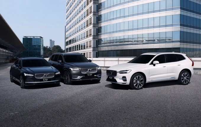 (왼쪽부터) 볼보자동차 신형 XC90, S90, XC60 리차지 플러그인 하이브리드