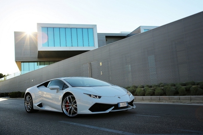 우라칸의 첫 번째 쿠페 버전인 LP 610-4