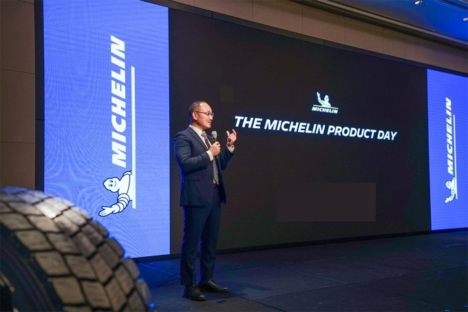 미쉐린코리아 트럭 버스 타이어 김홍철 영업/마케팅 총괄이사가 지난 22일 The Michelin Product Day 행사에서 고객들에게 발표하고 있다.