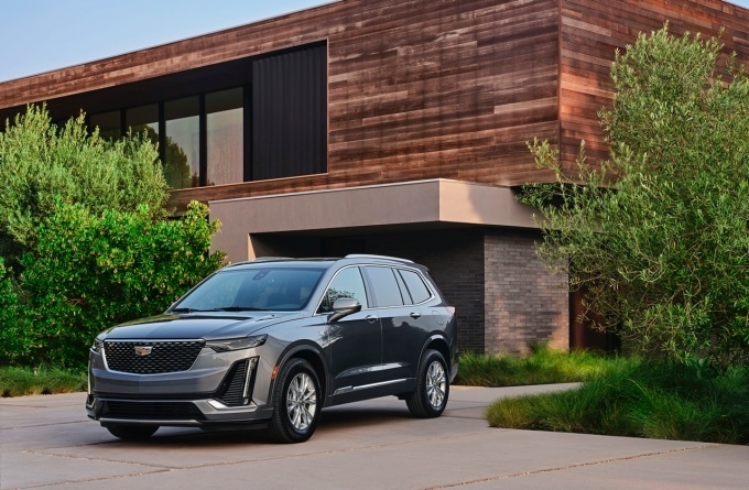 2022 XT6