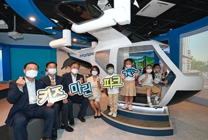 (왼쪽부터) 한국해양재단 문해남 이사장, 해양환경공단 한기준 이사장, 현대차그룹 양진모 부사장, 사회복지공동모금회 김경희 본부장
