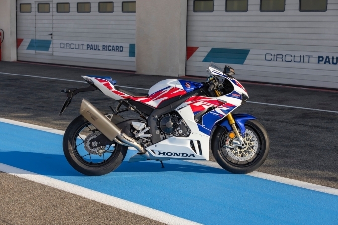2022년형 CBR1000RR-R 파이어블레이드 SP 30주년 기념 모델