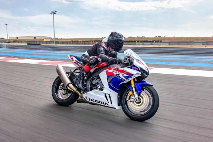 2022년형 CBR1000RR-R 파이어블레이드 SP 30주년 기념 모델