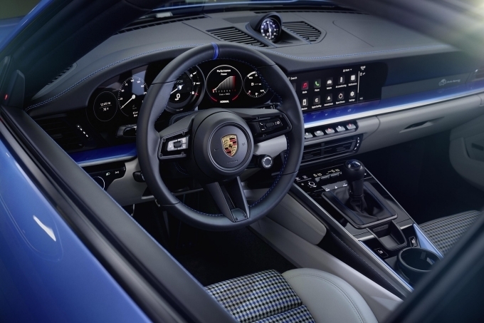 x911 샐리 스페셜 실내