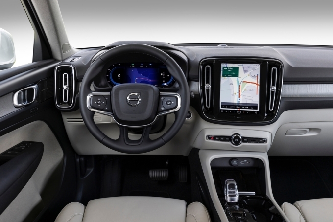 신형 XC40 MHEV 인테리어
