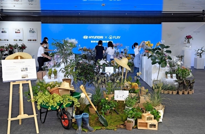 지난 16일부터 19일까지 나흘간 현대자동차 양재 본사(서울 서초구 소재) 로비에서 운영된 '플라워 마켓'의 모습