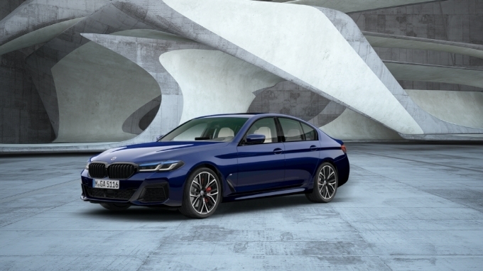 BMW M550i xDrive 탄자나이트 블루 에디션