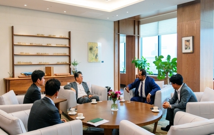 사우디아라비아 파트너사인 SNAM(Saudi National Automobiles Manufacturing Co.)사 대표이사가 한국을 방문해 쌍용자동차 곽재선회장과 간담회를 갖는 등 사우디 사업에 대한 상호 협력을 공고히 했다. (사진 왼쪽에서 3번째 쌍용자동차 곽재선회장, 오른쪽 첫번째 쌍용자동차 정용원 관리인, 2번째 SNAM사 파드 알도히시(Dr. Fahd S Aldohish) 대표이사)