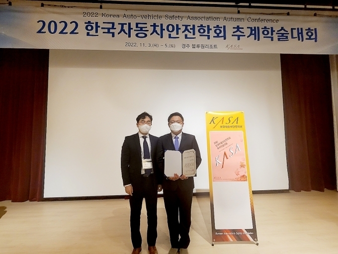 (왼쪽부터) 박주선 KAIDA 상무, 이희영 연세대학교 연구교수