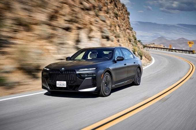BMW 뉴 i7 xDrive60 M 스포츠 패키지