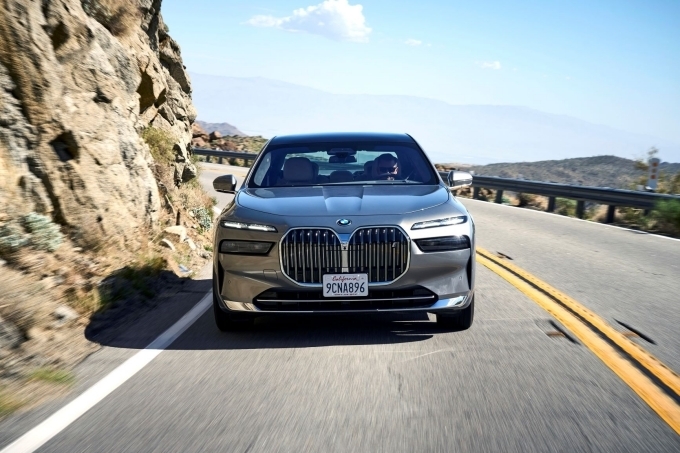 BMW 뉴 i7 xDrive60 M 스포츠 패키지