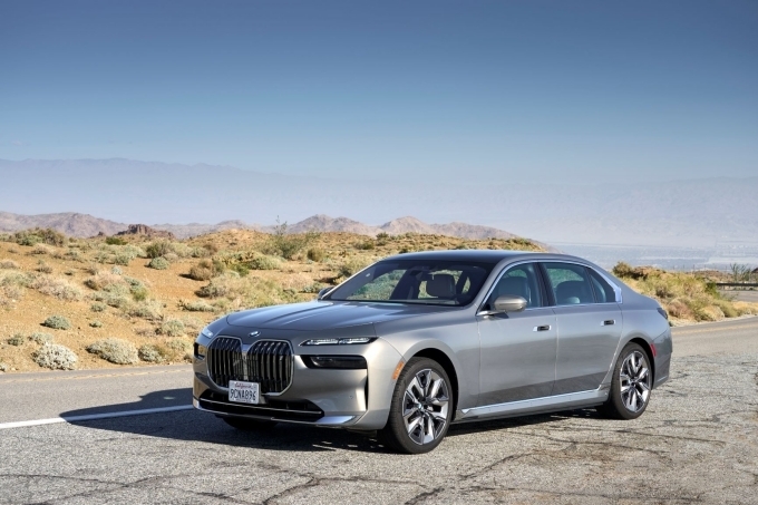 BMW 뉴 i7 xDrive60 디자인 퓨어 엑설런스