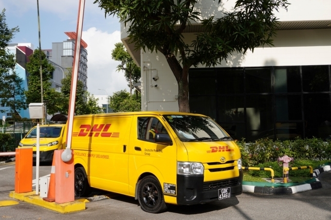 싱가포르 DHL 배송 차량에 장착된 미쉐린 업티스 타이어