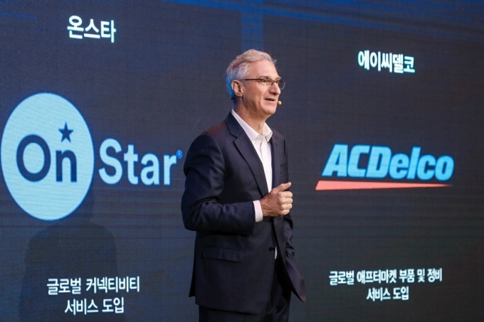 2023 제너럴 모터스 기자간담회에서 스피치 중인 로베르토 렘펠 GM 한국사업장 사장