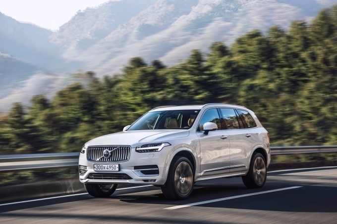 볼보자동차 XC90 B6