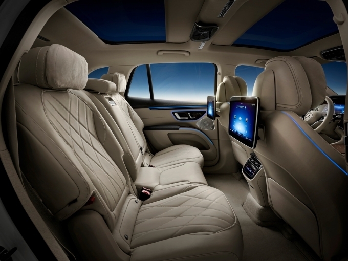 더 뉴 EQS SUV 인테리어