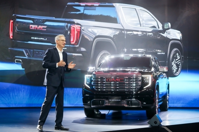 GMC 시에라 미디어 쇼케이스 행사장에서 스피치 중인 로베르토 렘펠 GM 한국사업장 사장