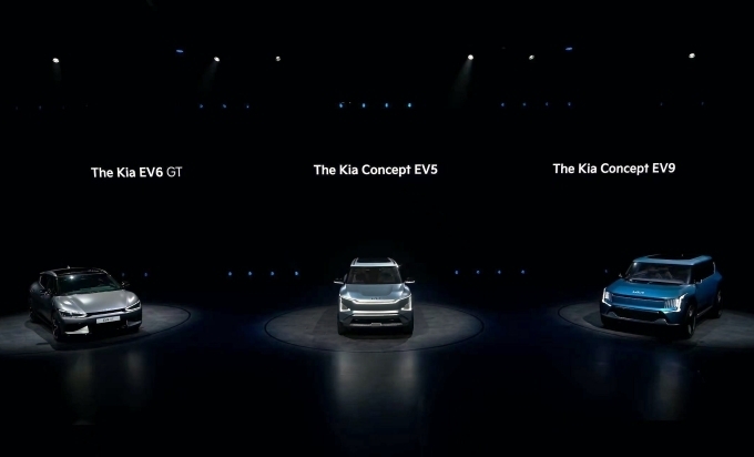 '기아 EV 데이(KIA EV Day)’에 전시된 EV6 GT, 콘셉트 EV5, 콘셉트 EV9.