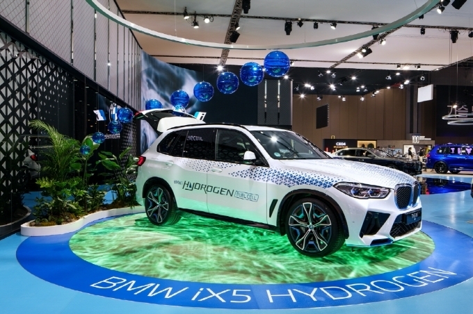 BMW iX5 하이드로젠 프로토타입