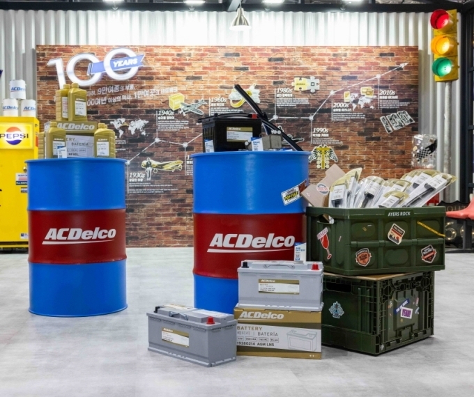 에이씨델코(ACDelco) 제품 이미지[왼쪽부터 프리미엄 엔진오일(가솔린, 디젤), MF 배터리, AGM 배터리, 브레이크 패드, 와이퍼 블레이드)