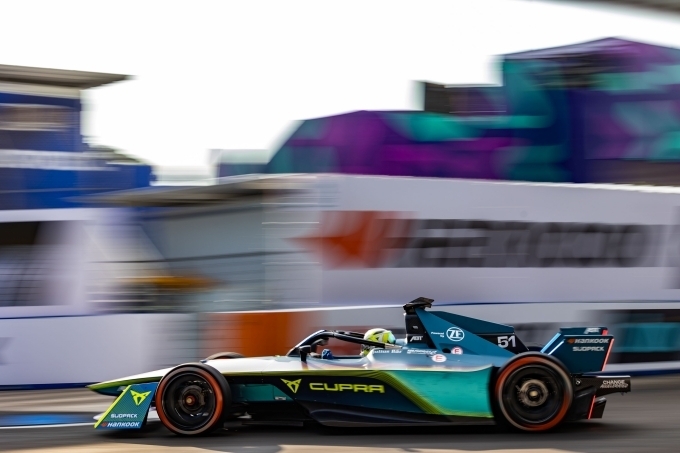 한국타이어의 포뮬러 E 2023 줄리어스 베어 상파울루 E-PRIX 대회 현장
