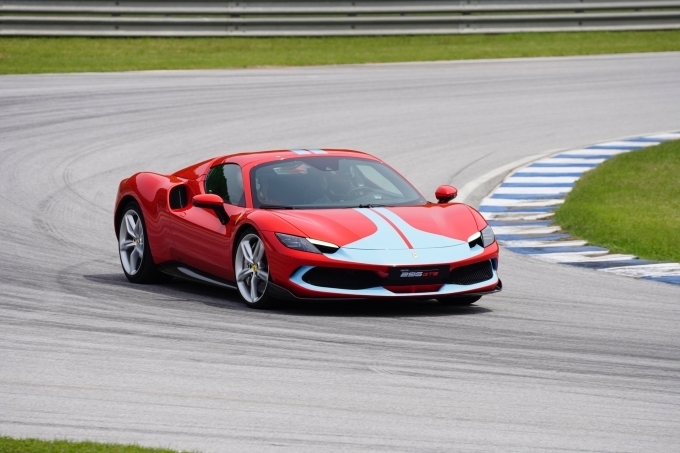 에스페리엔자 페라리 296 GTS