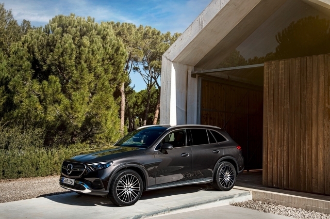 더 뉴 메르세데스-벤츠 GLC 220 d 4MATIC