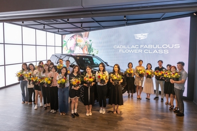 캐딜락이 지난 9월 1일, GM의 통합 브랜드 스페이스 ‘하우스 오브 지엠’에서 진행한 고객 초청 라이프스타일 프로그램 ‘캐딜락 패뷸러스 플라워 클래스’에 XT4 앰배서더로 활동중인 배우 정려원씨가 참여해 고객들과 함께 소통했다.