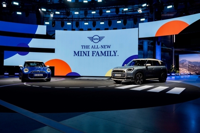 BMW 그룹이 IAA 모빌리티 2023에서 전 세계 최초로 공개한 뉴 MINI 패밀리