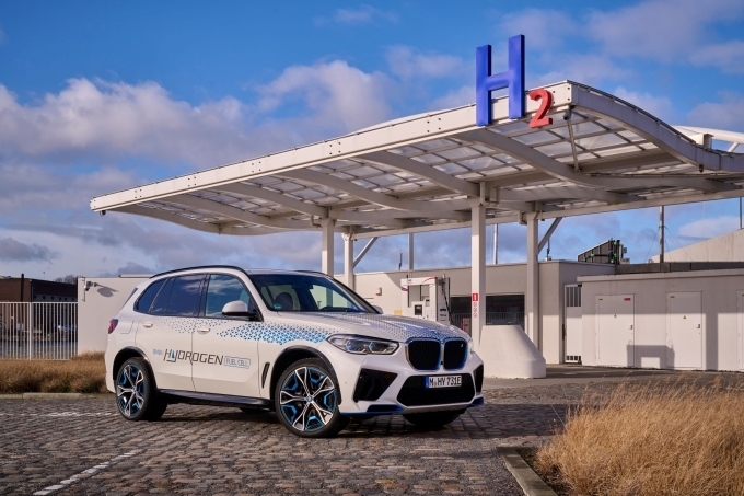 BMW iX5 하이드로젠 파일럿