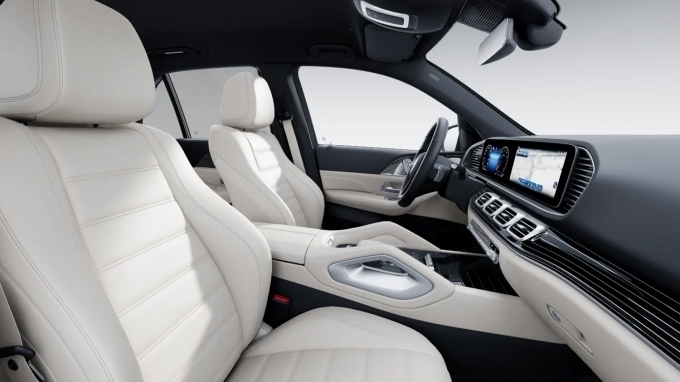 벤츠 GLE 450 4MATIC 온라인 스페셜 소달라이트 블루 인테리어
