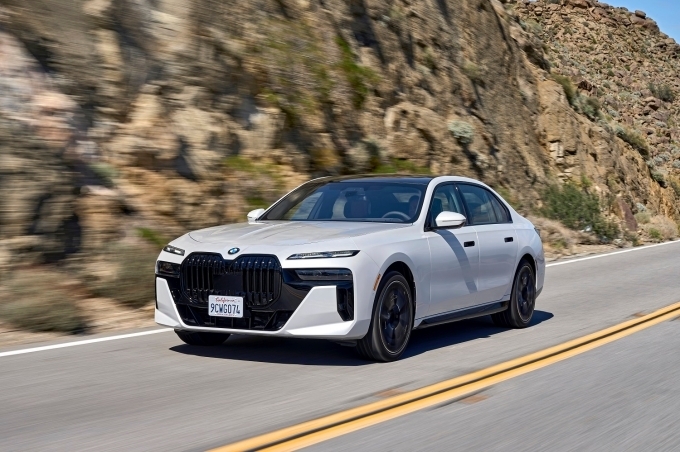 2024년형 740i xDrive