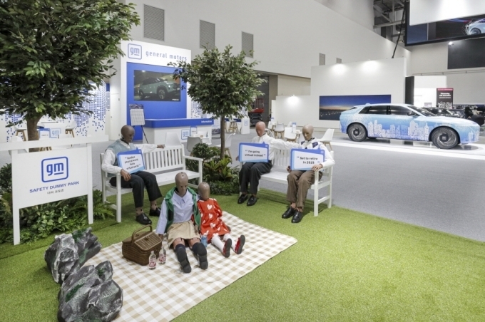 2023 대한민국 미래모빌리티엑스포(DIFA)에 마련된 제너럴 모터스(GM) 부스 전경