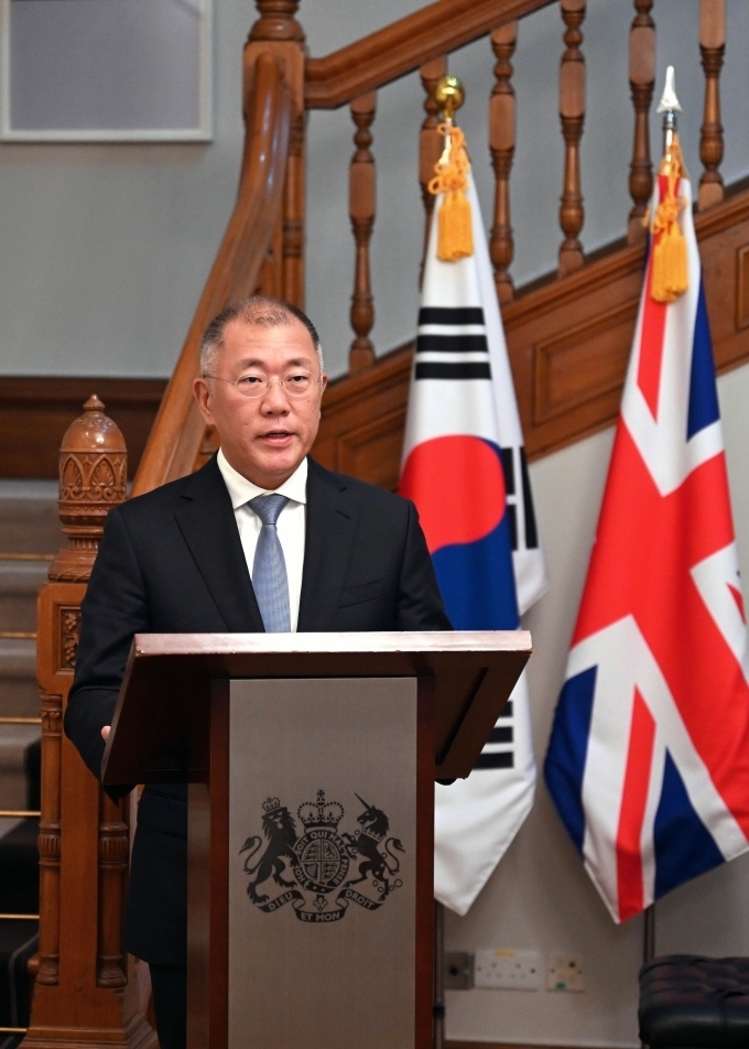 정의선 현대차그룹 회장이 대영제국 지휘관 훈장 수훈 소감을 밝히고 있다.