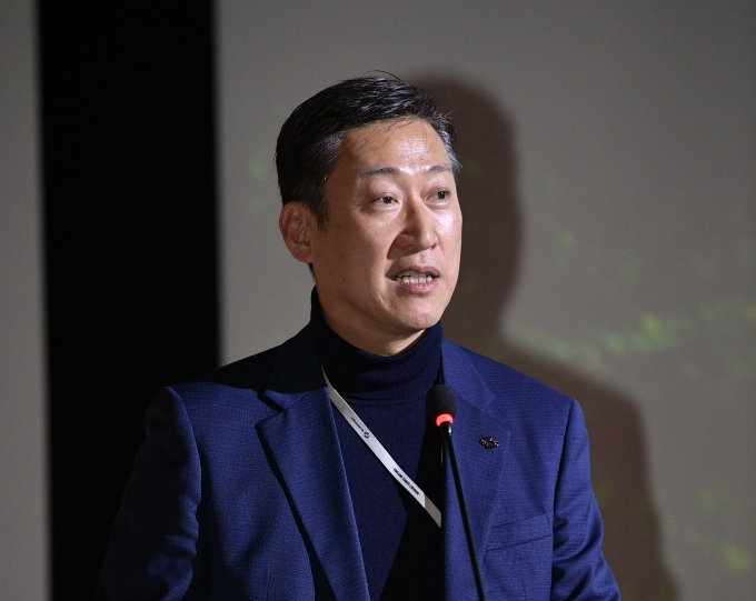 스타트업 오픈 스테이지 피치 데이 개최 축사하는 르노테크놀로지코리아 최성규 연구소장