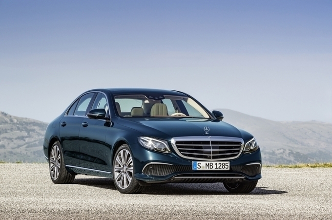2023년 베스트셀링 모델인 메르세데스-벤츠 E 250